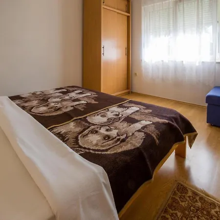 With Parking Space - 22434 Crikvenica