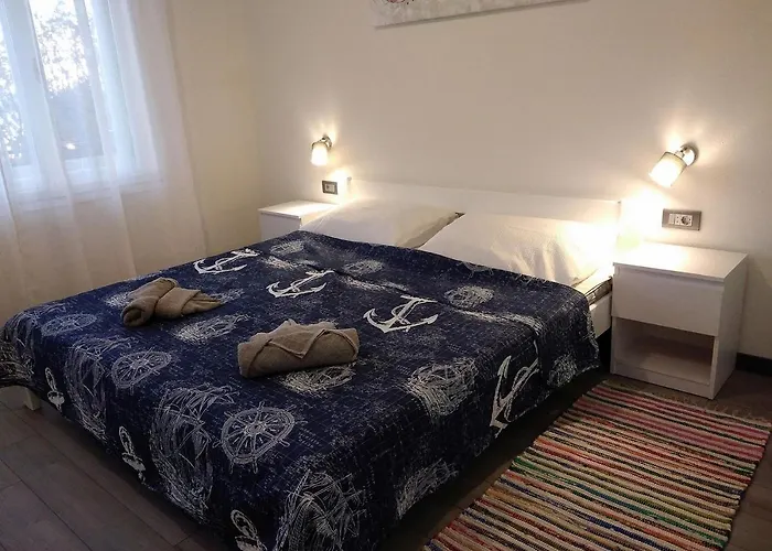 With Parking Space - 22434 Crikvenica